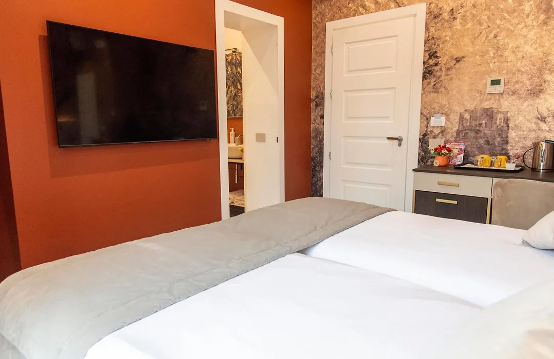 Adelaide Suite Dreams-1