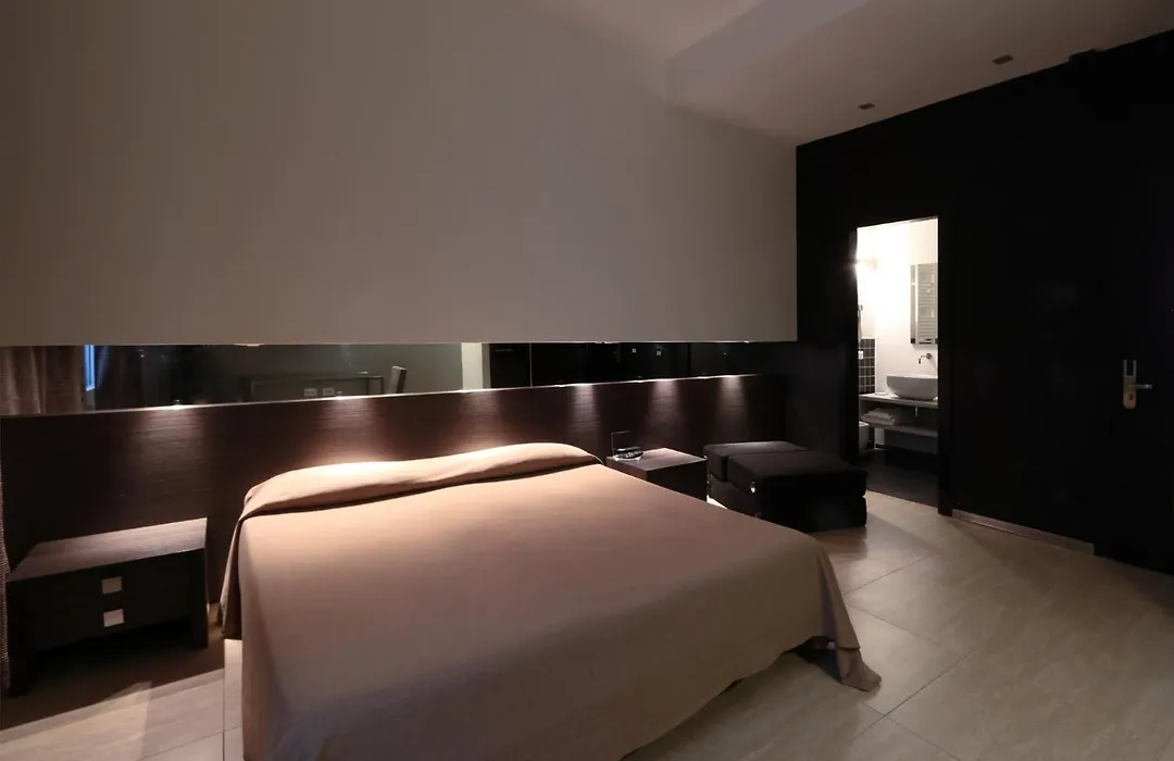 Mua Boutique Bologna-1