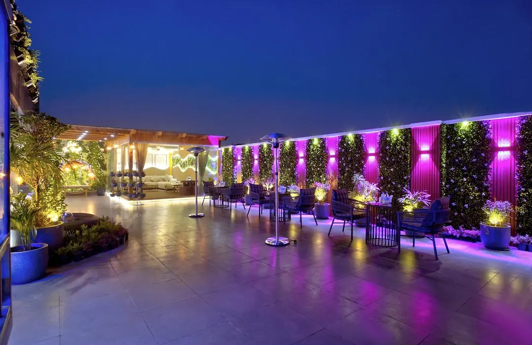 Hotel Gold The Royal A Luxurious Stay- Near New Delhi Railway Station & Connaught Place-1