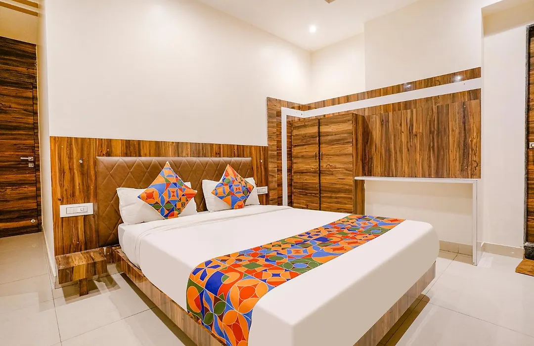 Fabhotel Silver Cloud-1
