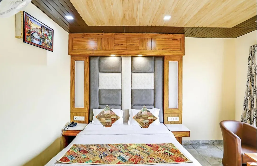 Hotel Woods View - Mall Road-1