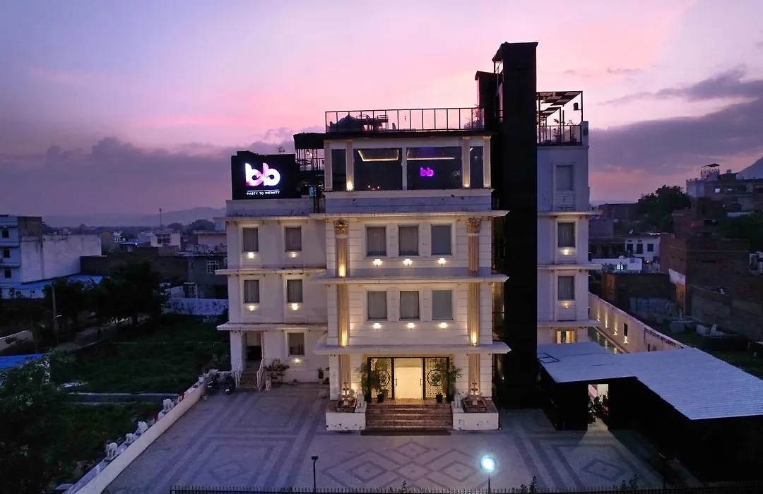 The Courtyard - Beyond Bar & Club-1