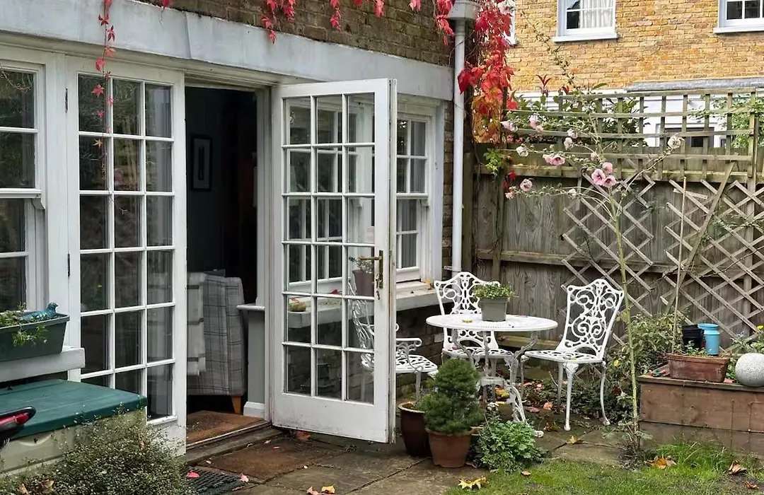 Self Contained Garden Studio-1