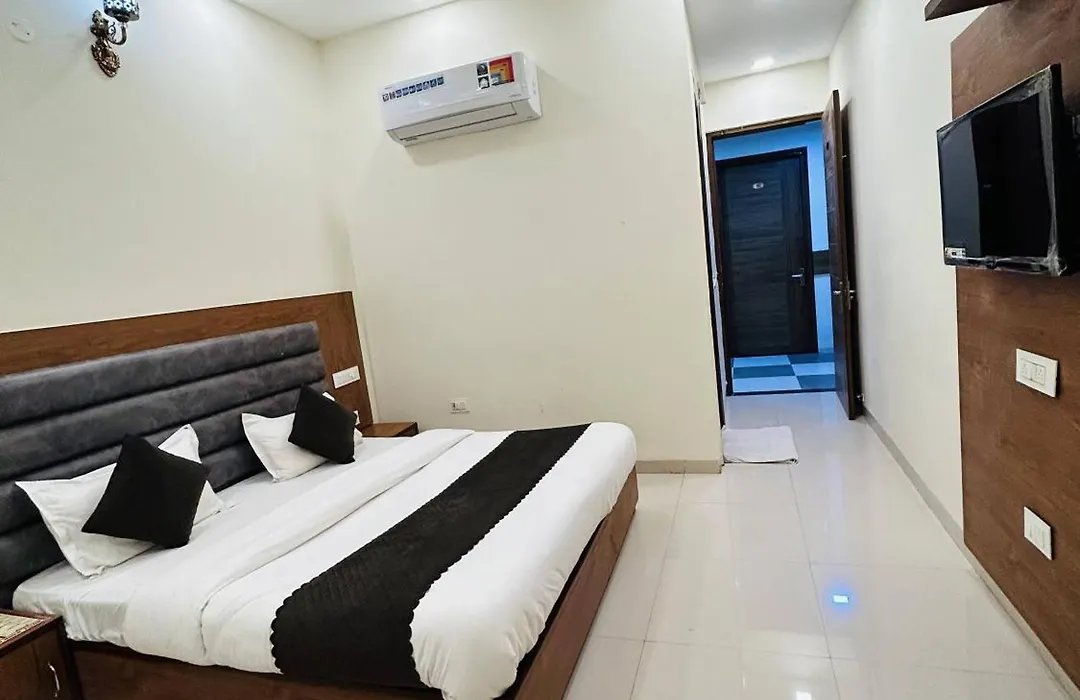 Hotel Woodlark Zirakpur Chandigarh !! Top Rated & Most Awarded Properties In Tricity !!-1
