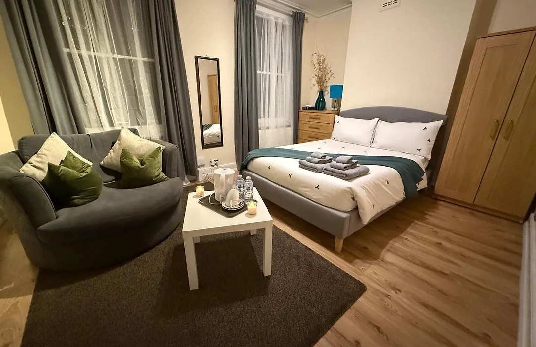 Good Size And Cheap Double Room In Hammersmith-1