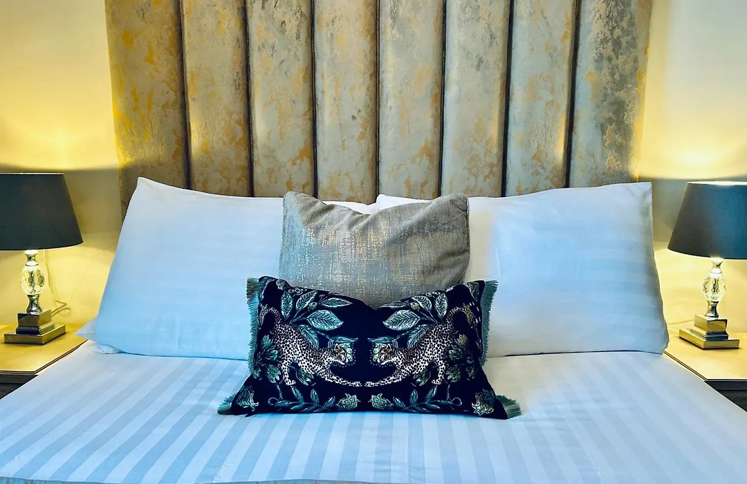 Hotel No5, Beachfront With Free Private Car Park-1