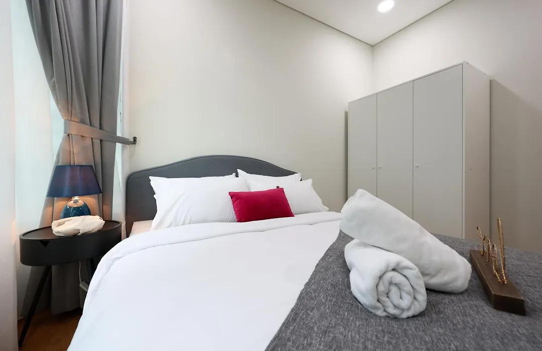 Calm Sojourn, Sky Suites Klcc-1