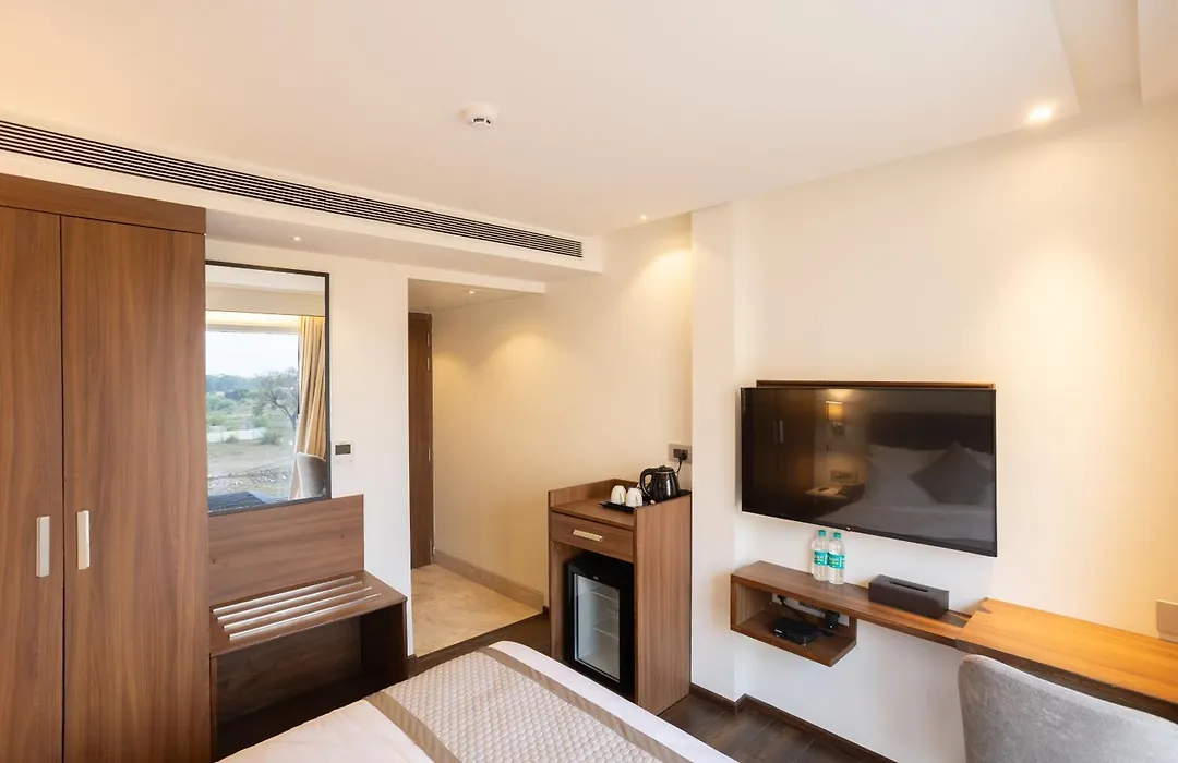 Hotel Golden Aura-1