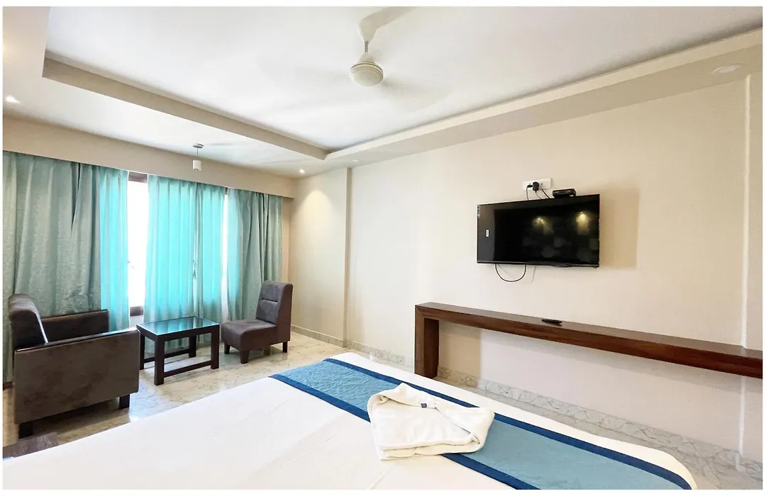 Puri Hotel A M B I K A - P A L A C E Near Sea Beach And Temple-1