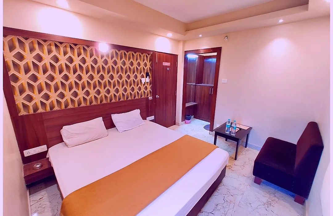 Puri Hotel P A R K - V I E W Near Sea Beach - Spacious And Decorated Room - Best Hotel In Puri-1