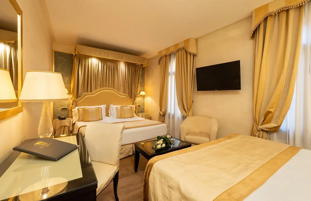 Hotel A La Commedia-1