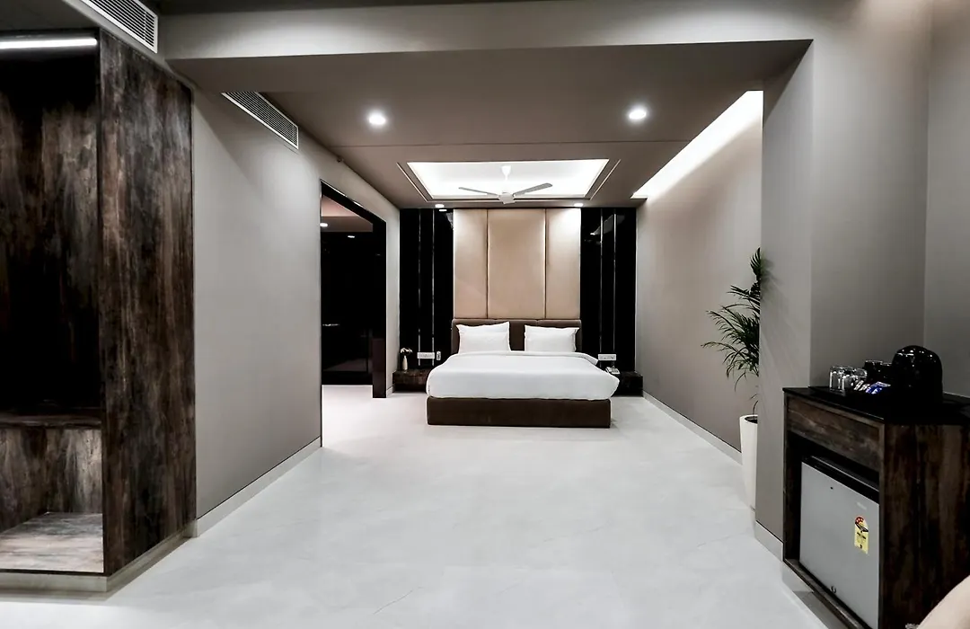 Hotel Elinor By Dazzling Hotels & Resorts-1