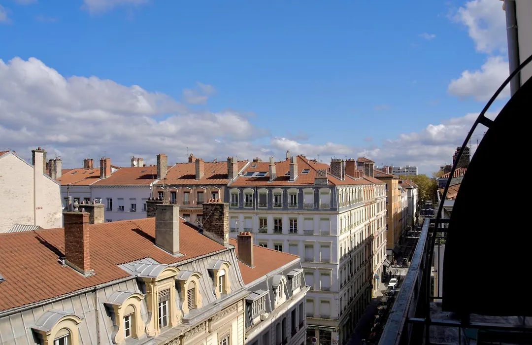 Okko Hotels Lyon Centre-1