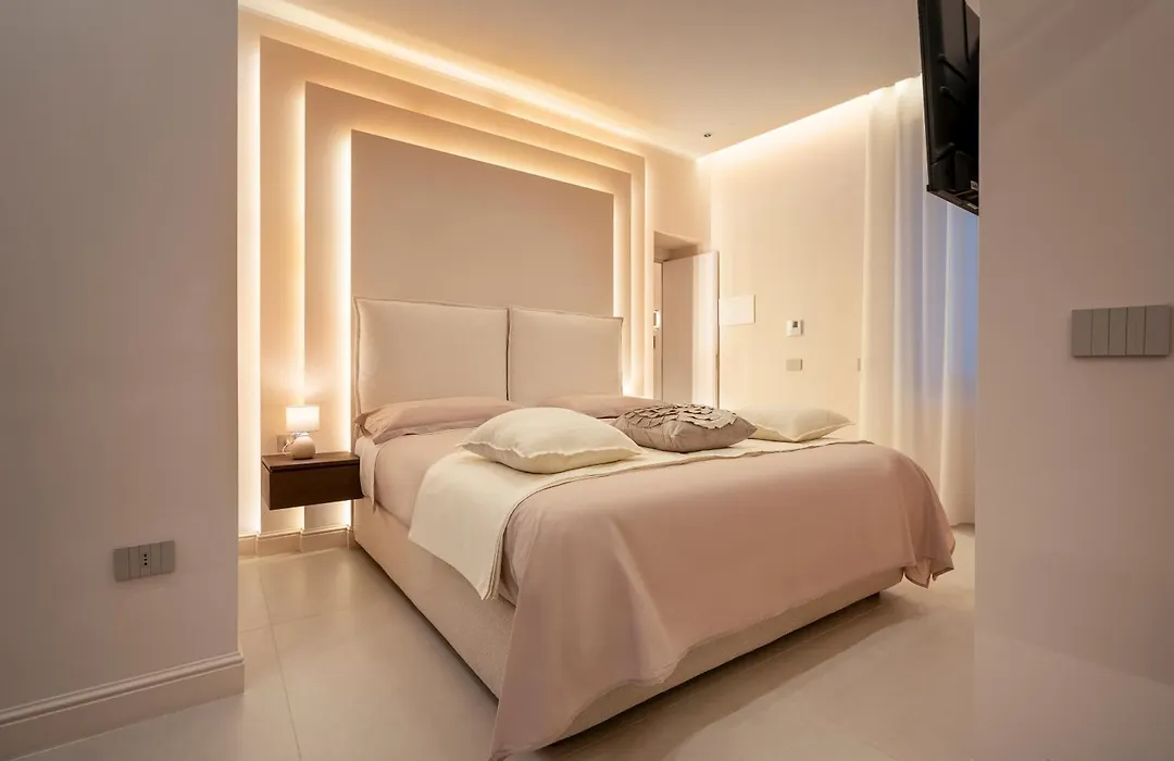Halo Suite-1