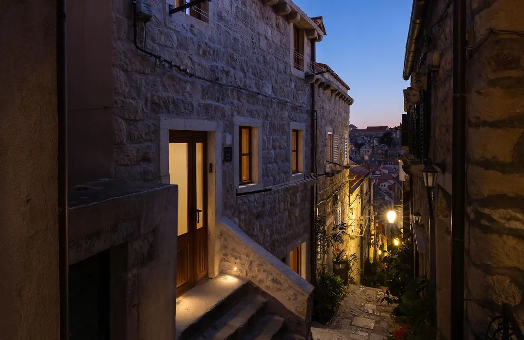 Old Town Olive Luxury Room For 3-1