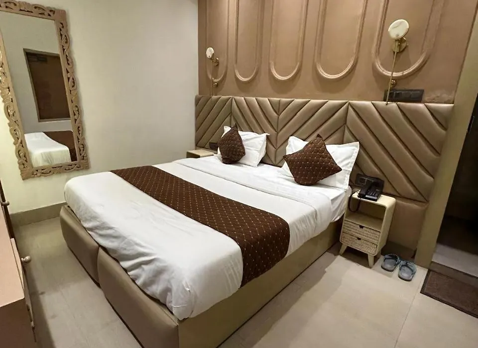Divine Hotel-1