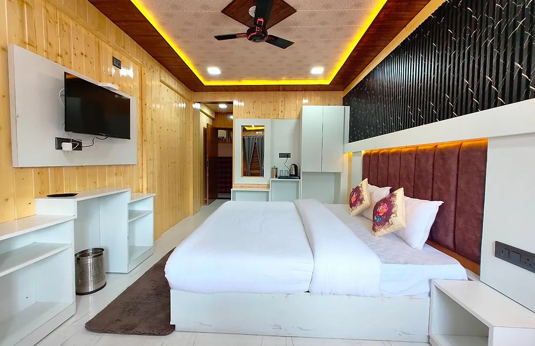 A Premium Hotel Sangita Palace - A Luxury Room With Lake View And Balcony - With Newly Decorated - Wifi - Room Service - Parking Available - Best Luxury Hotel In Nainital-1