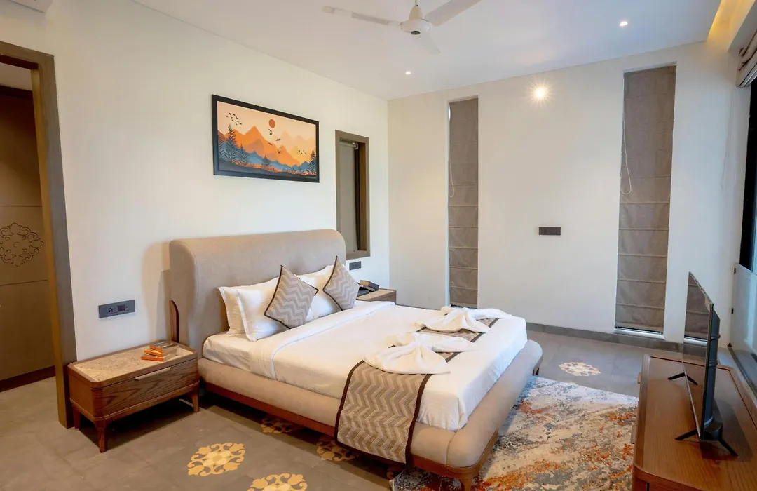 Hotel Ivy Plaza Near Igi Airport-1