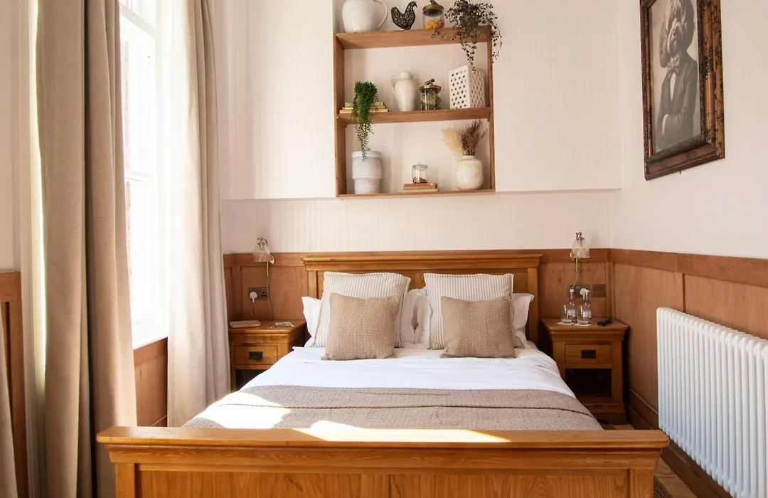 The Old Farmhouse Pub And Rooms-1