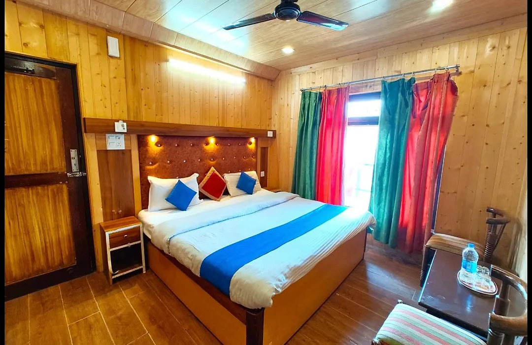 Lake View Shree # Chinar Hotel Near Lake - A Luxury Collection Of Hotel-1