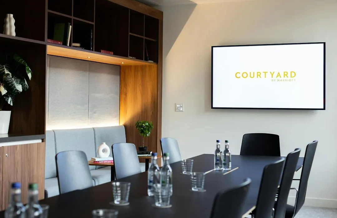 Courtyard By Marriott Glasgow Sec-1