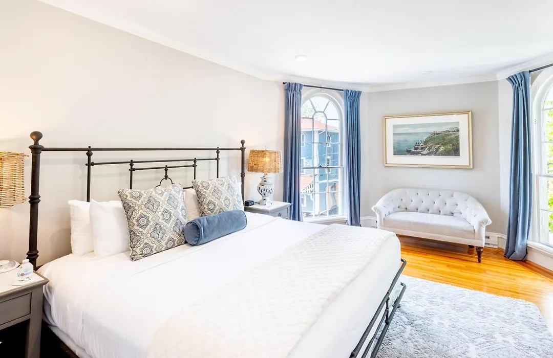 Serenity Inn Newport-1