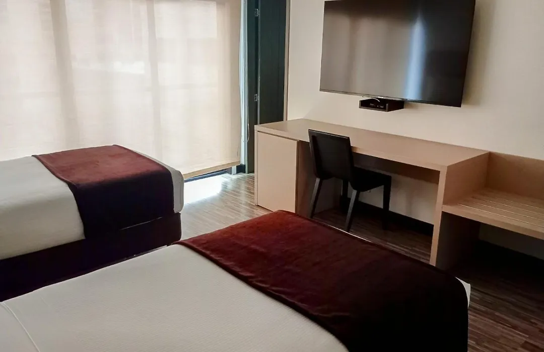 Hotel Espacio 94-1