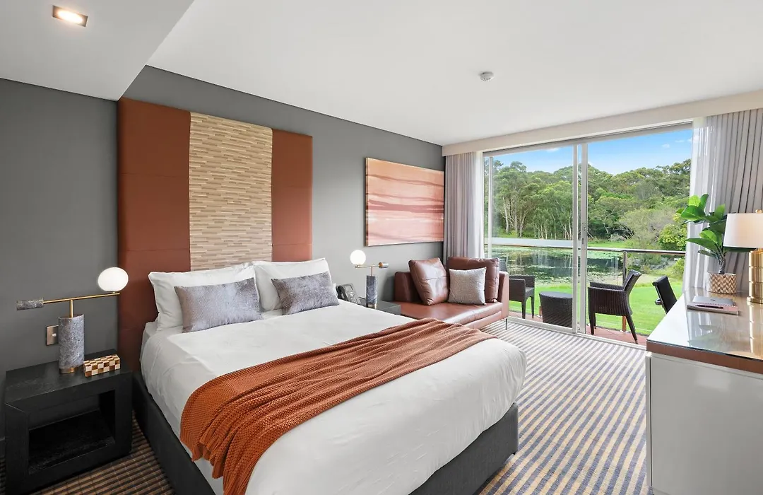 Lakeside Hotel And Conference Centre-1