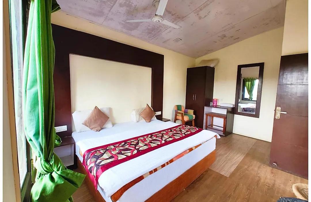 A Premium Hotel Blue - Moon Near Lake And Temple - Hygiene & Spacious Room - Best Hotel In Bhimtal-1