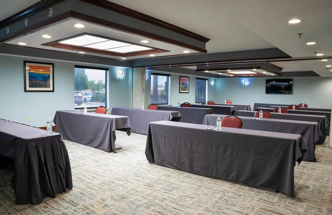 Comfort Suites Outlet Center-1