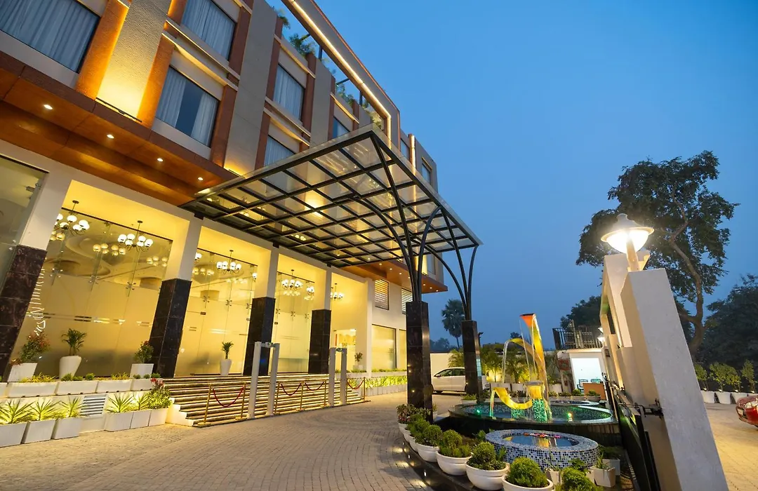 Clarks Inn Express Ayodhya-1