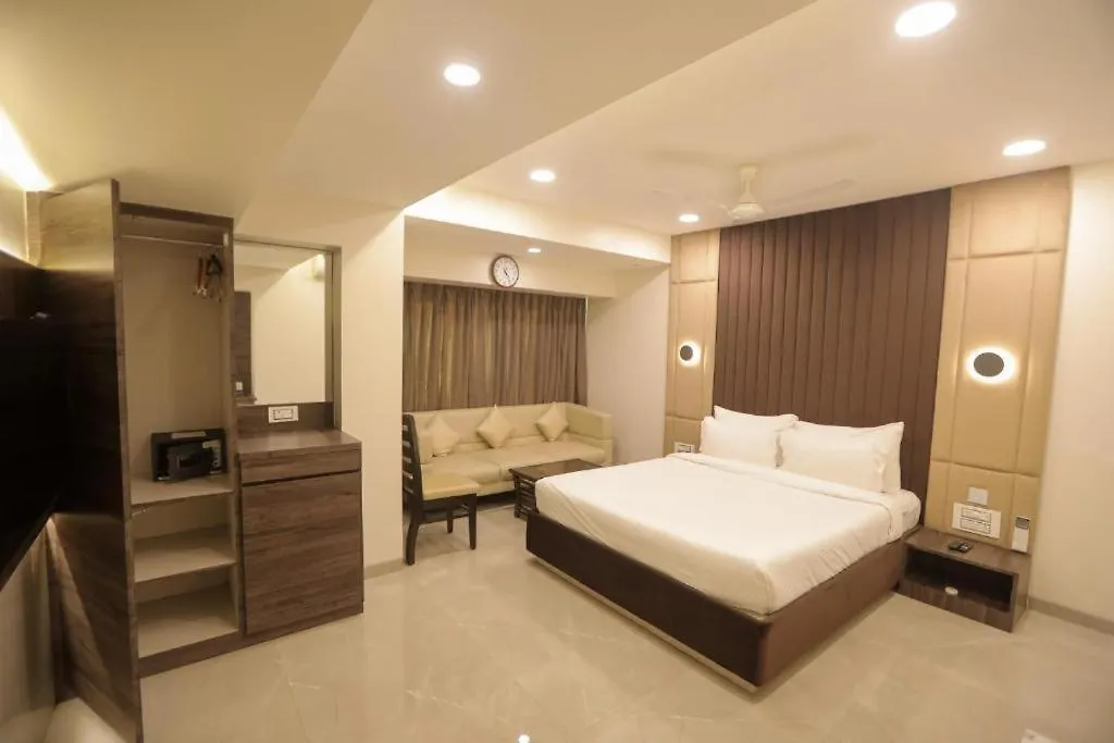 Hotel Oak Plaza Delhi-1