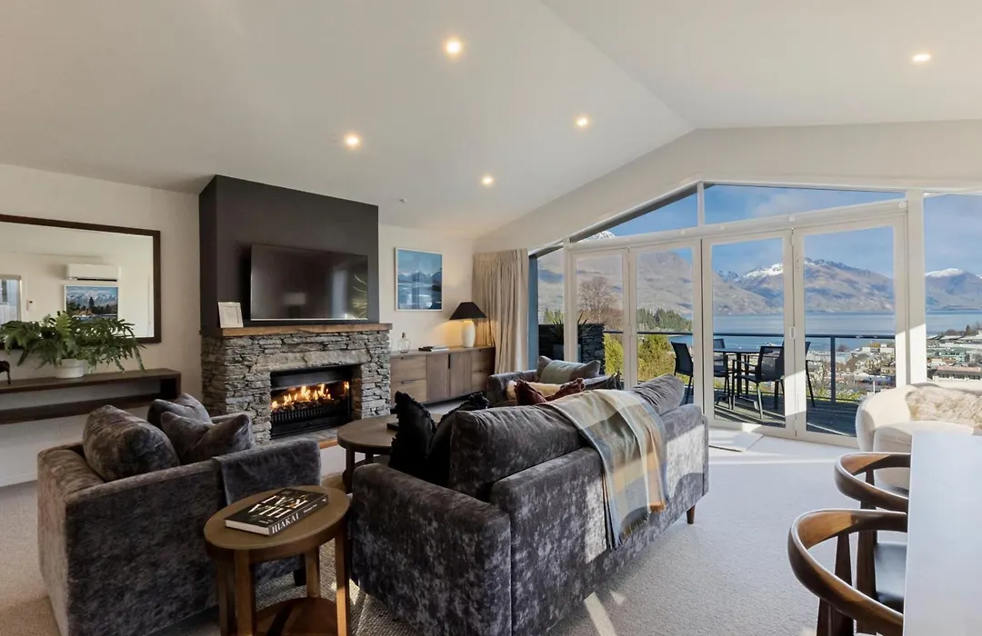 Queenstown House Bed & Breakfast And Apartments-1