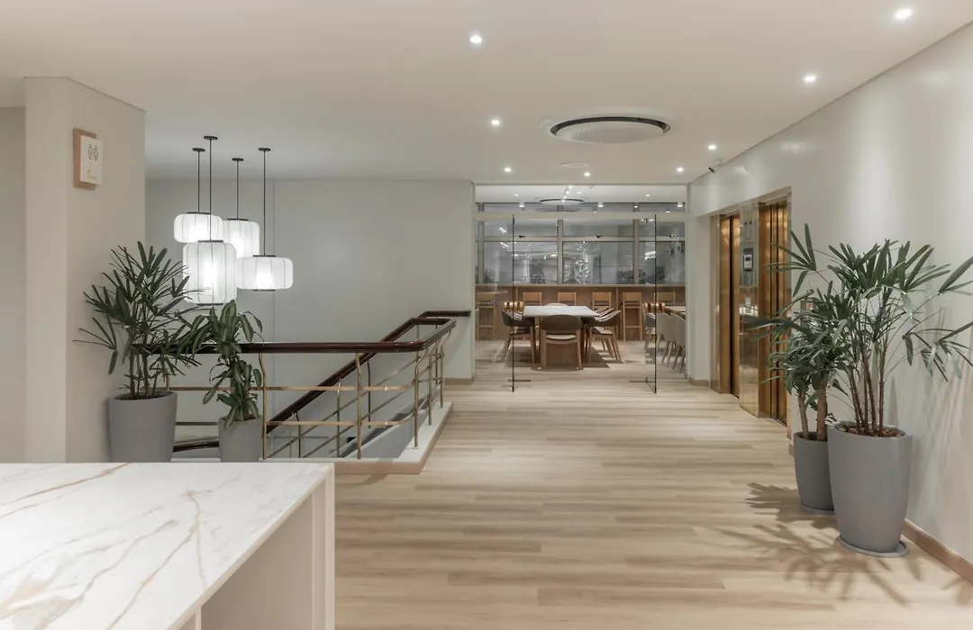Hotel Solans Carlton-1