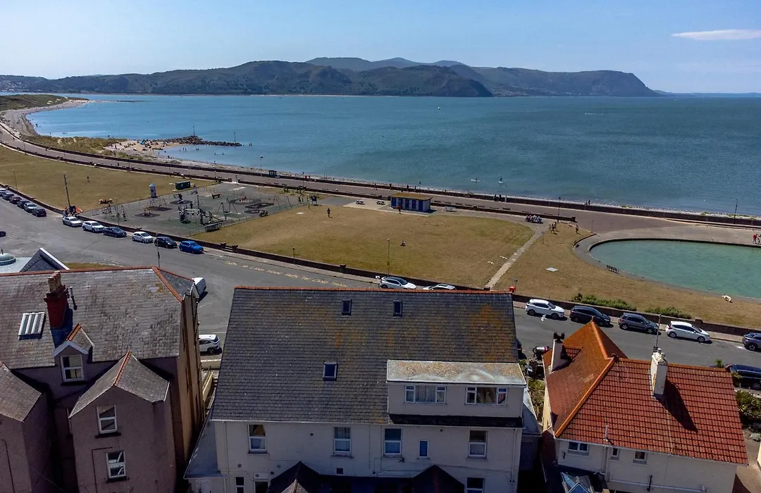 Plas Gorwelion Guest House - Adult Only-1