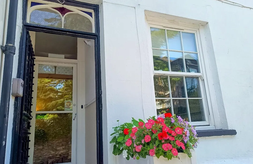 Hazeldene Guest House - With Free Offsite Health Club-1
