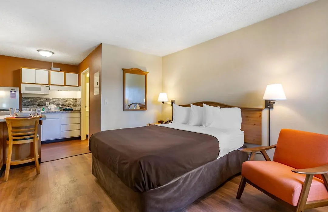 Suburban Studios Albuquerque Uptown-1