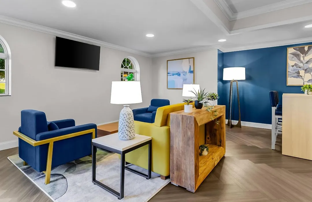 Mainstay Suites Roanoke Airport-1