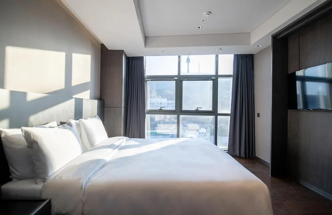 Homes Red Myeongdong-1