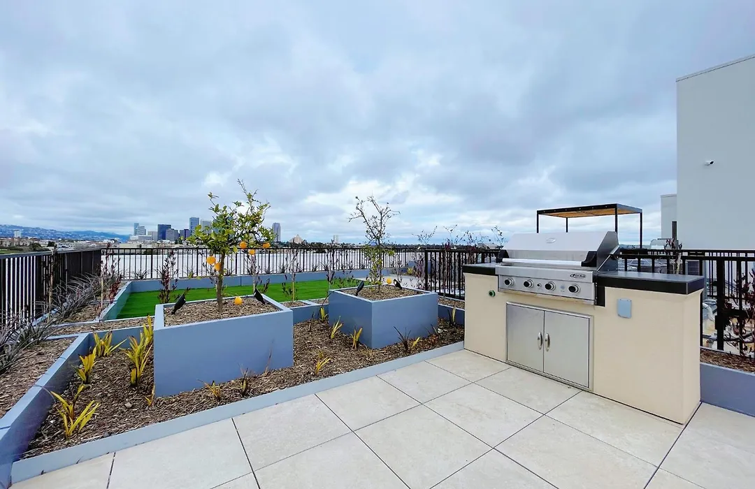 Westwood Penthouse 3 Bedroom 2 Bath W Gym, Balcony, Parking-1