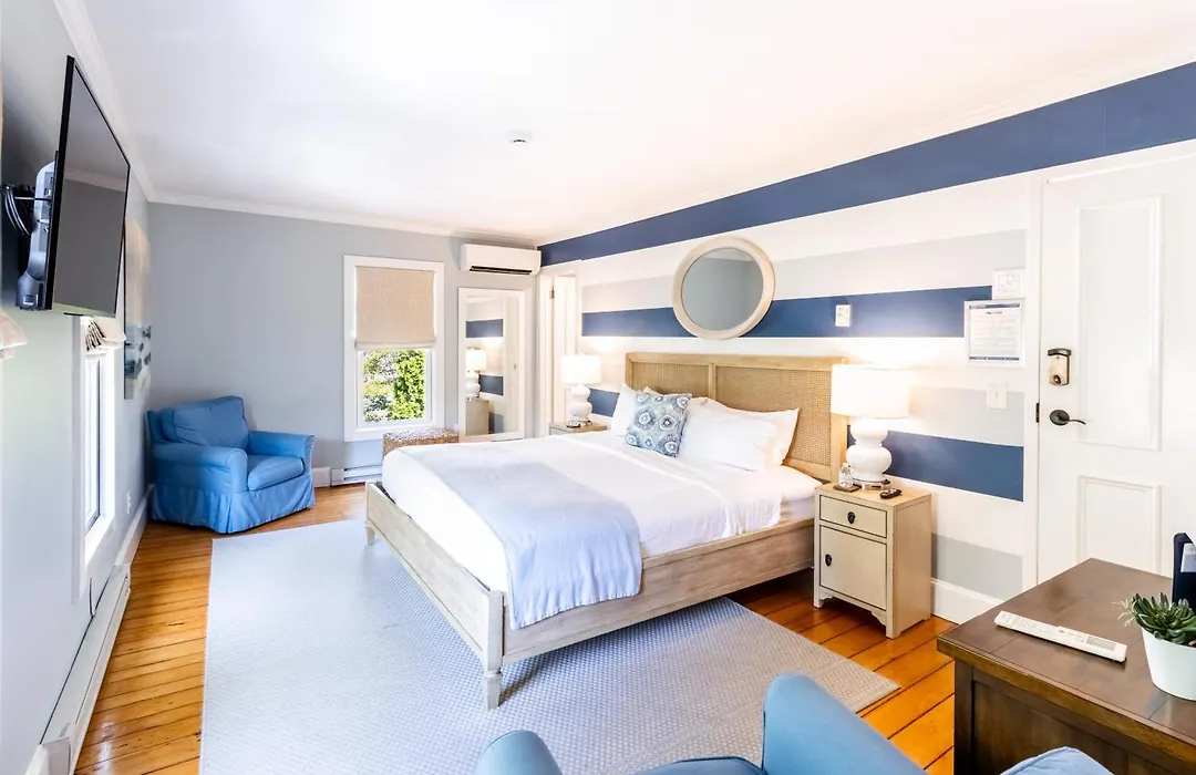 Town & Tide Inn-1