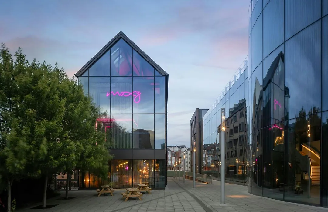 Moxy York-1