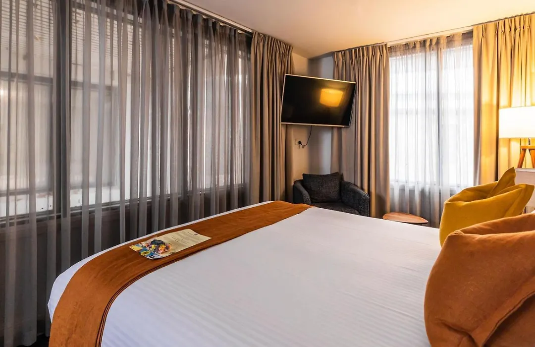 The Lucky Hotel-1