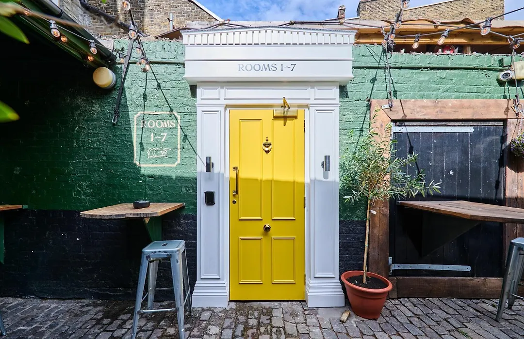 The Crown Pub & Guesthouse-1