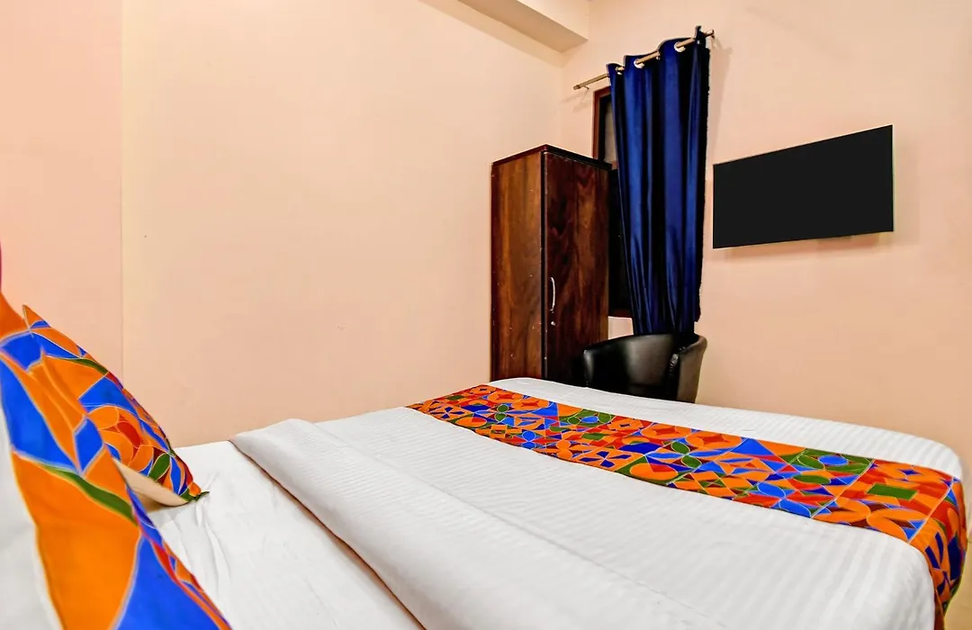 Fabhotel Insight Inn-1
