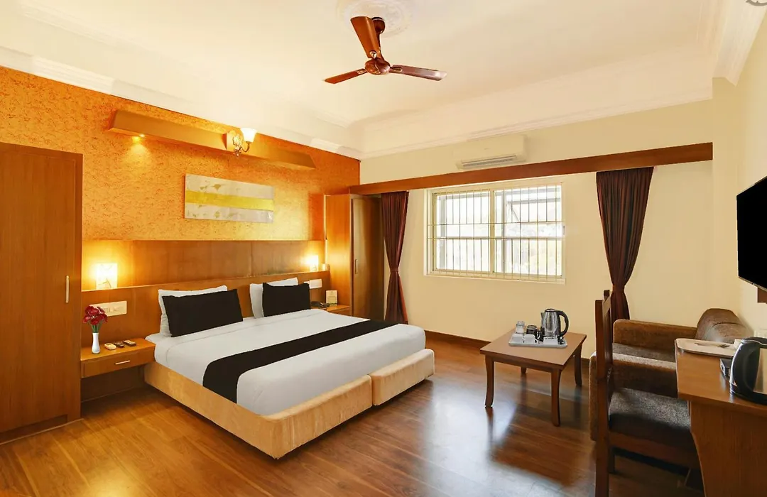 Super Townhouse Oak City Center Kushal Nagar-1