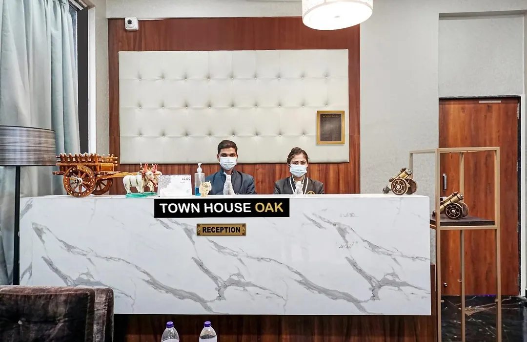 Super Townhouse Oak Hotel Rajmudra-1