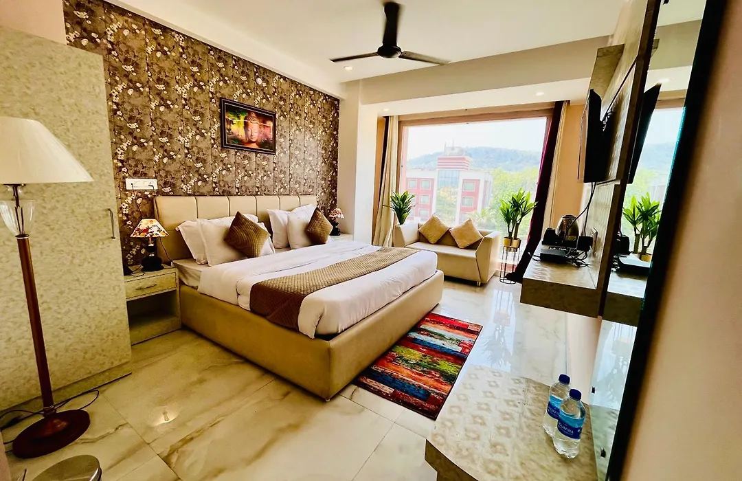 Hotel Golden Temple View By La Casa With Swimming Pool-1