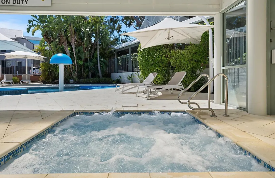 Broadwater Resort Como-1