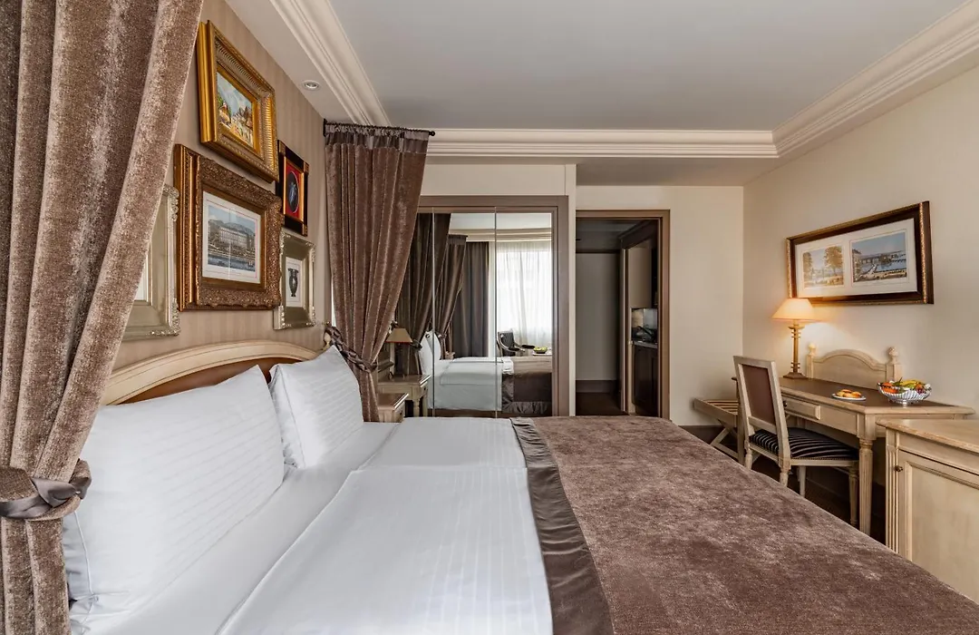 Royal Manotel-1